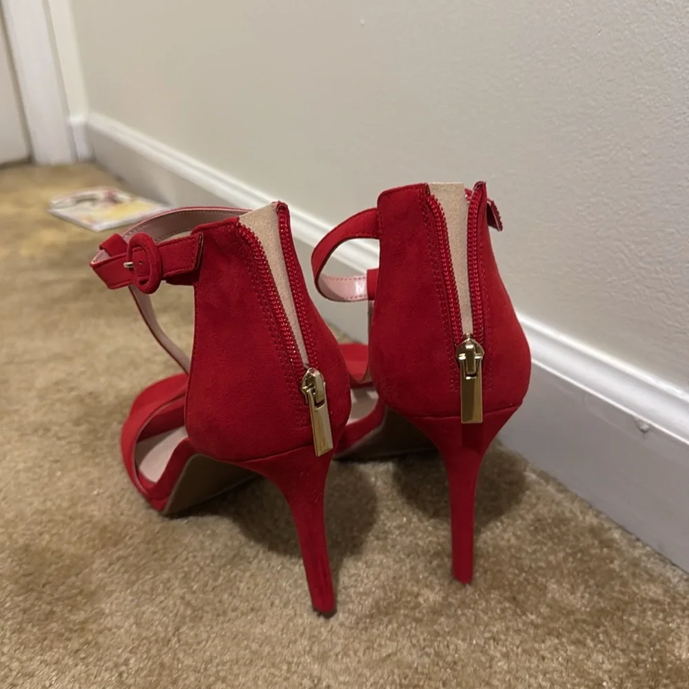 Heels! - Picture 2 of 4